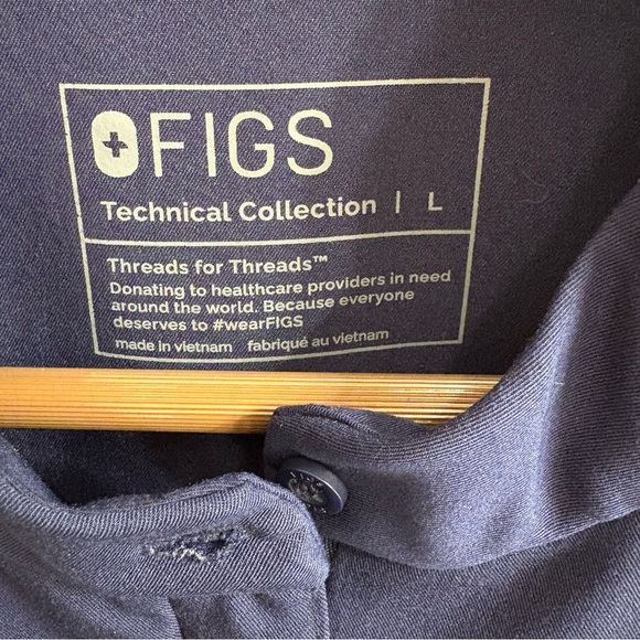 Figs Women's Navy Montex Scrub Top Large - Picture 5 of 14